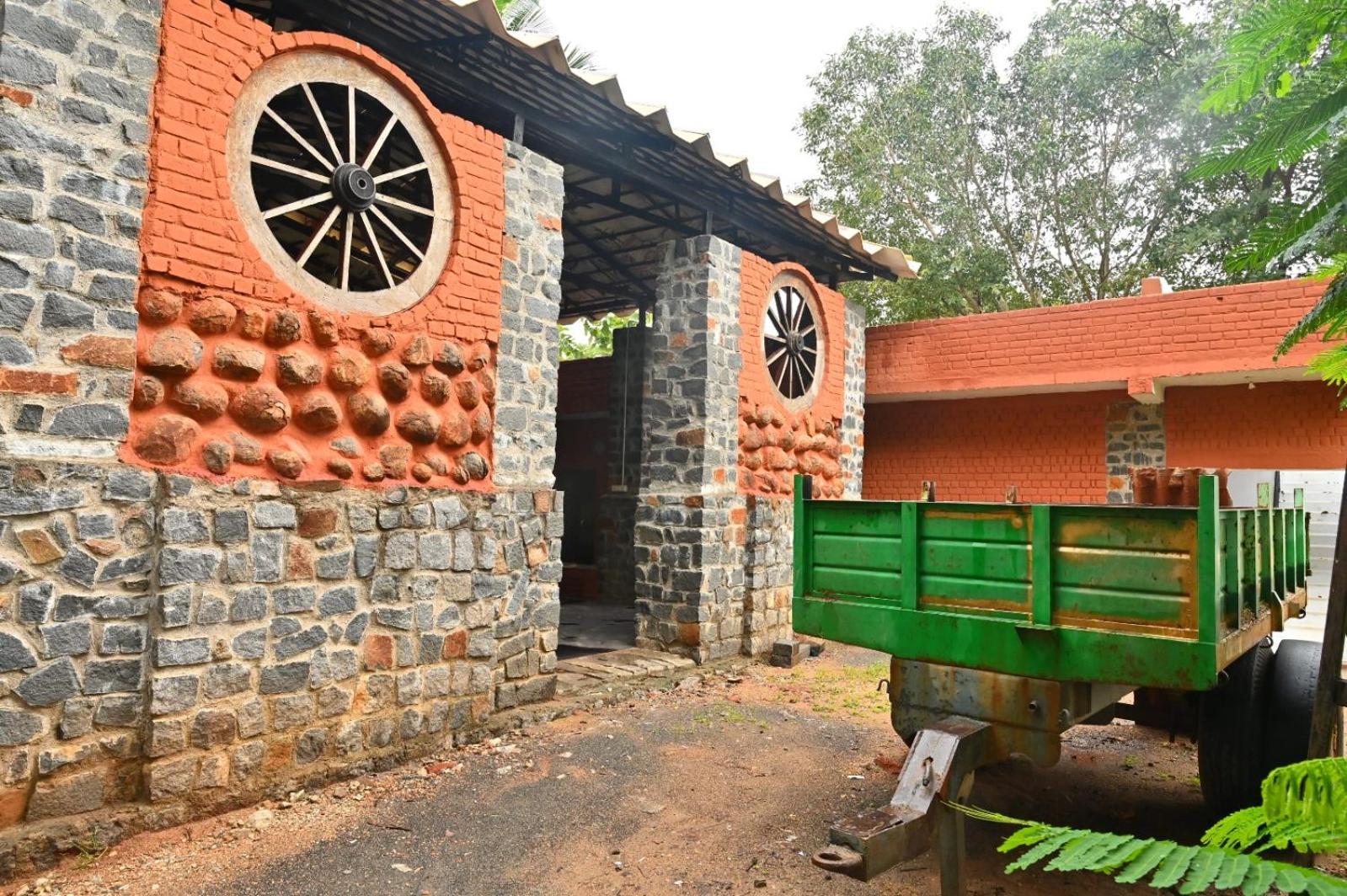 Pathayam Inn Tiruvannamalai Bagian luar foto